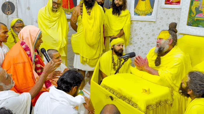 वृंदावन वाले नवलराम महाराज कौन हैं? प्रेमानंद महाराज से आध्यात्मिक चर्चा करने पहुंचे कुंज आश्रम