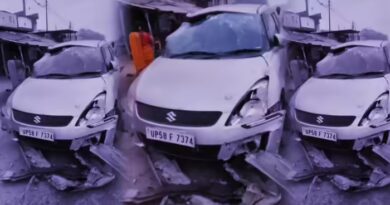 रेलिंग से फिल्मी अंदाज में टकराई कार, तीन बार पलटी खाकर पहियों पर खड़ी हो गई, सभी यात्री बाल-बाल बचे