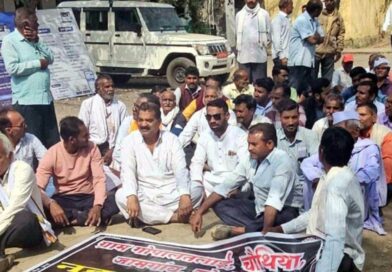 ‘नहर दो नहीं तो जहर दो’ वर्धा बांध से निकलने वाली नहर के लाभ से वंचित चार गांवों के किसानों ने किया प्रदर्शन