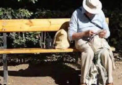 भोपाल में 10 में से 5 बुजुर्ग जूझ रहे अकेलेपन:हेल्पलाइन पर सिर्फ एक हफ्ते में आए 368 कॉल्स