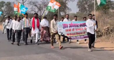 सरसिंवा में कॉलेज की मांग को लेकर 16 किमी छात्र अधिकार पदयात्रा, कांग्रेस-NSUI का प्रदर्शन