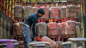एमपी में सिर्फ 15प्रतिशत LPG, वह भी इमरजेंसी के लिए, भोपाल-इंदौर मेट्रो को भी नहीं मिलेगी गैस