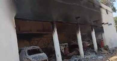 किसान के बाड़े में लगी भीषण आग, 3 ट्रैक्टर और कार जलकर खाक