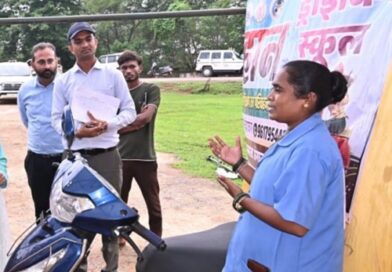 “स्कूटी दीदी” एनु आत्मनिर्भर बनी और ग्रामीण महिलाओं को सशक्त भी बनाया