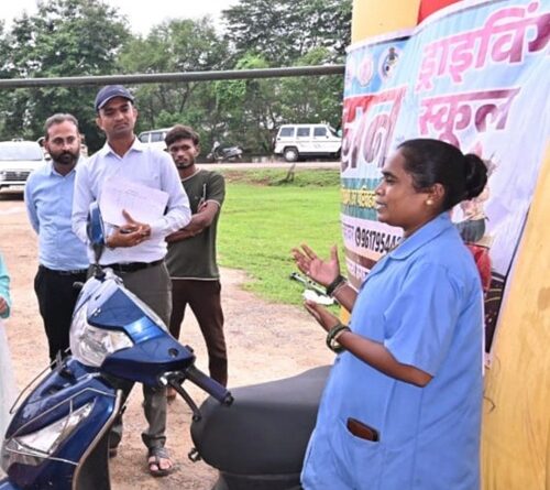 “स्कूटी दीदी” एनु आत्मनिर्भर बनी और ग्रामीण महिलाओं को सशक्त भी बनाया