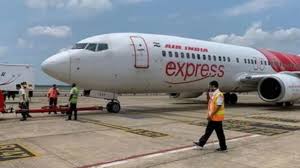 लखनऊ में एअर इंडिया एक्सप्रेस फ्लाइट की इमरजेंसी लैंडिंग