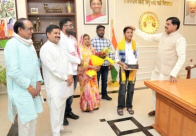 CM मोहन यादव ने MP बोर्ड 10th टॉपर प्रतिभा सोलंकी को दिया 1 लाख रुपये का इनाम, 500 में से 499 अंक लाकर रचा था इतिहास