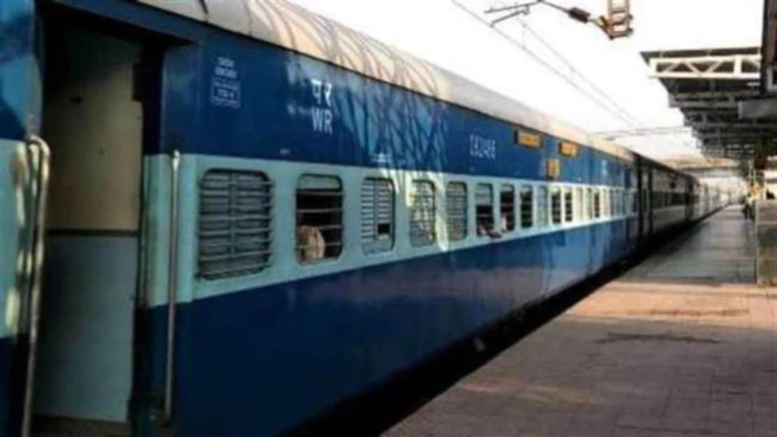 रेल यात्रियों के लिए खुशखबरी: जोधपुर-भोपाल एक्सप्रेस में लगे आधुनिक LHB कोच, झटकों से मिलेगी राहत