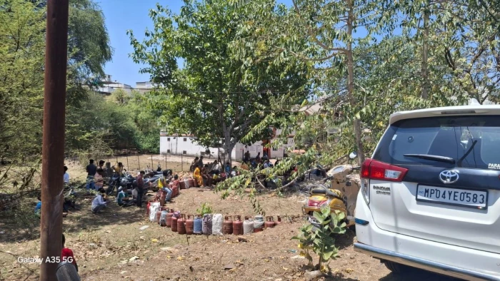 भोपाल में गैस का ‘खेल’, होटल-रेस्टोरेंट को बेचे बिना OTP के सिलिंडर, बुकिंग करने के बाद भी उपभोक्ता परेशान