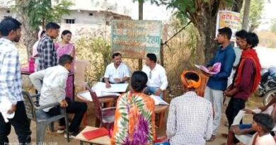 एसडीएम ने सैचुरेशन शिविरों में योजनाओं की दी जानकारी, जनगणना 2027 के लिए किया जागरूक
