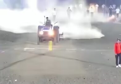 क्रिकेट टूर्नामेंट में आमंत्रित न किए जाने पर नाराज थे नेताजी, फाइनल मैच में पिच पर चलाया ट्रैक्टर