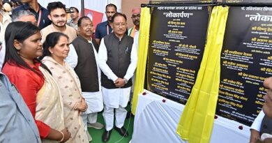 मुख्यमंत्री विष्णु देव साय ने अम्बिकापुर में भटगांव विधानसभा के पूर्व विधायक पंडित रविशंकर त्रिपाठी की प्रतिमा का किया अनावरण