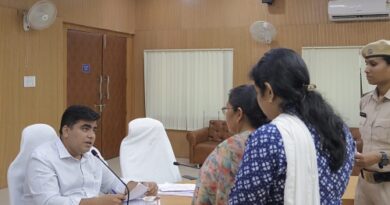 जनदर्शन में कलेक्टर ने सुनी आमजनों की समस्याएं, त्वरित निराकरण के दिए निर्देश